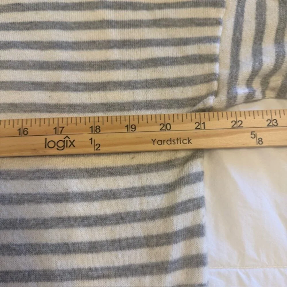 GAP Y2K Striped Pullover Sweater Gray White Women's Sz Small Casual Comfy Winter - Picture 6 of 8